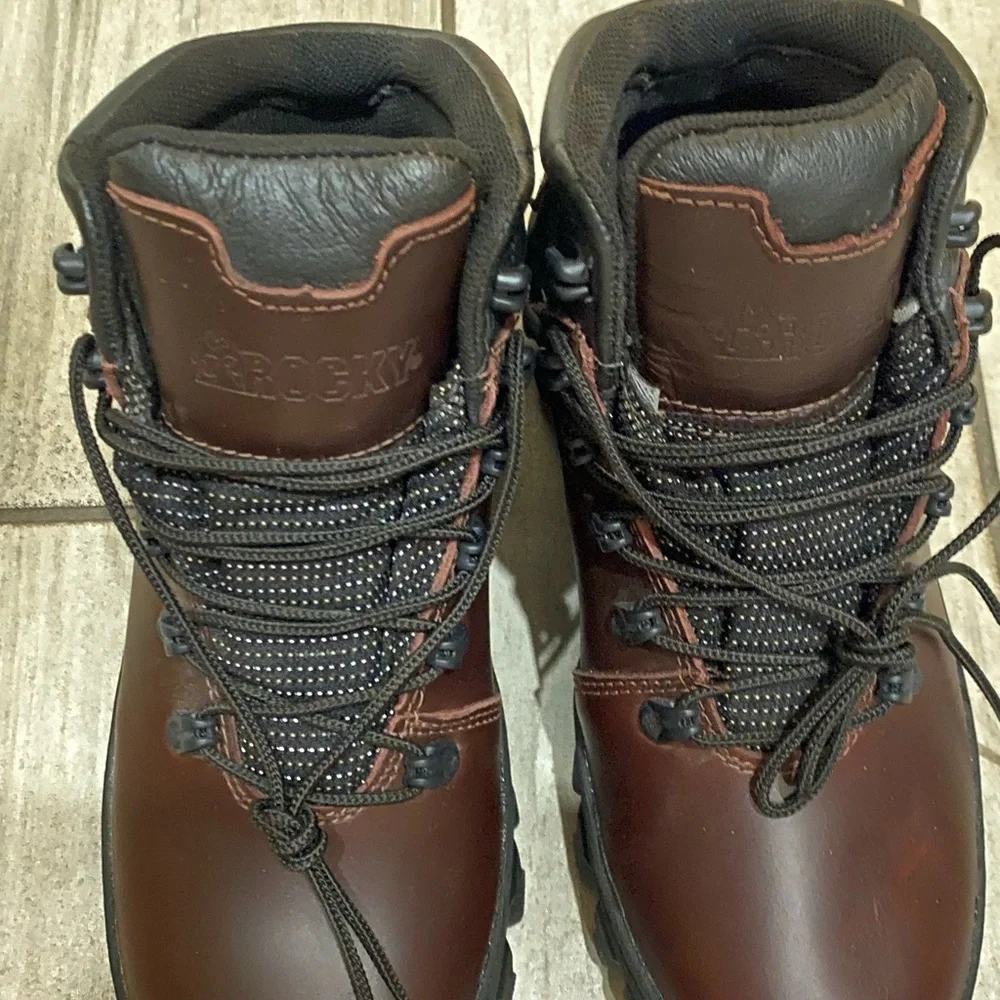 Rocky waterproof hiking boots size 4